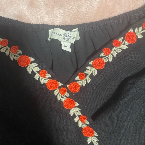 COPY - Stunning off the shoulder shirt - Picture 5 of 7